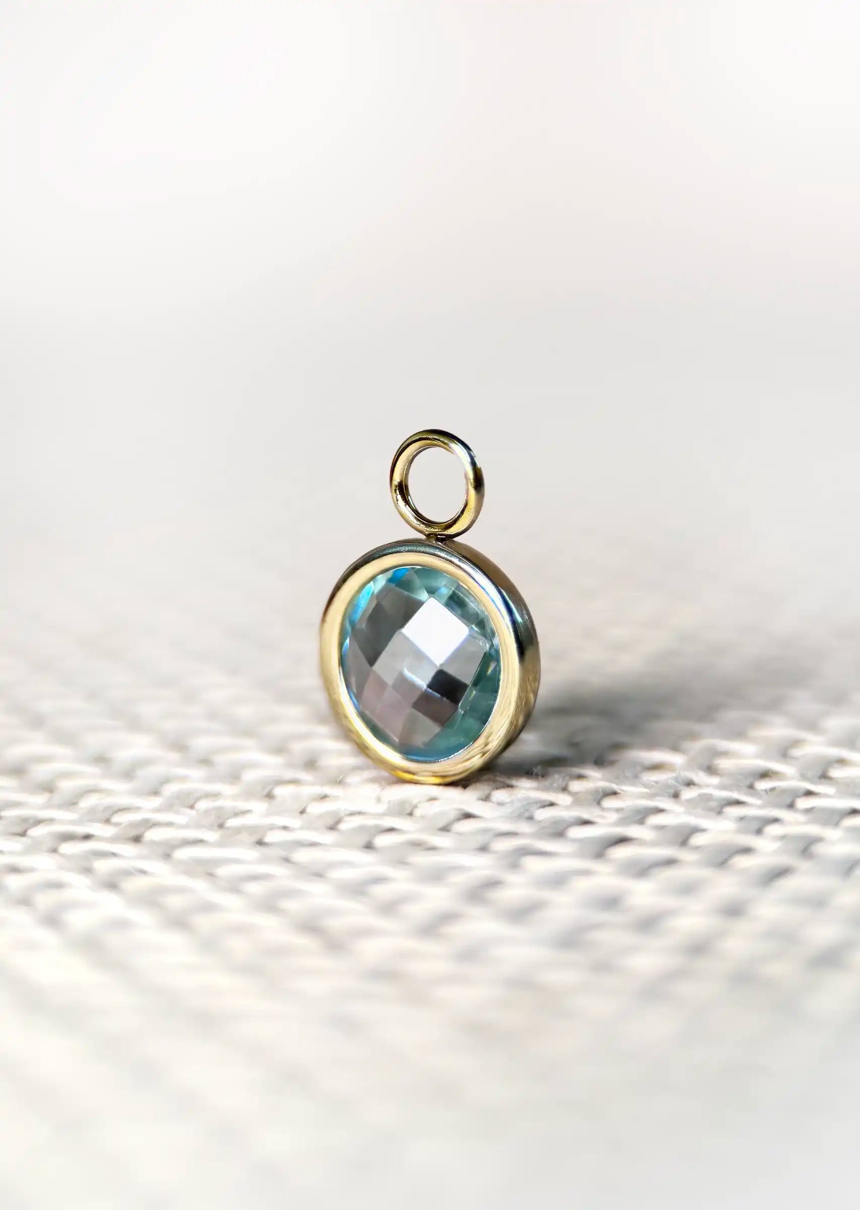 Himmelblauer Topas Charm